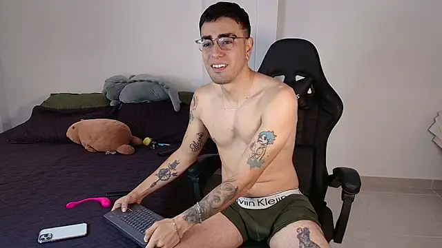Snapshot of Andy_shaaw chatting on 25, 2, 2025 Andy shaaw online show from 25, 2, 2025