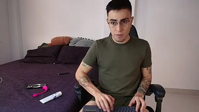 Snapshot of Andy_shaaw chatting on 15, 3, 2025 Andy shaaw online show from 15, 3, 2025