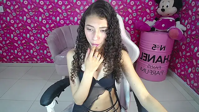 danatella a online show from 17, 2, 2025