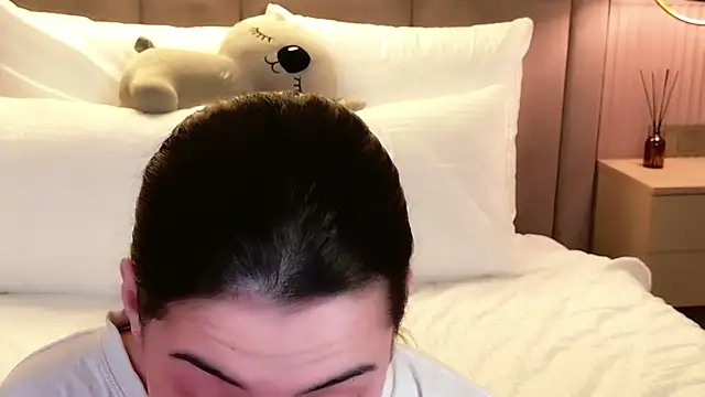 Alice Deleon online show from 26, 11, 2025