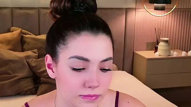 Alice Deleon online show from 6, 11, 2025