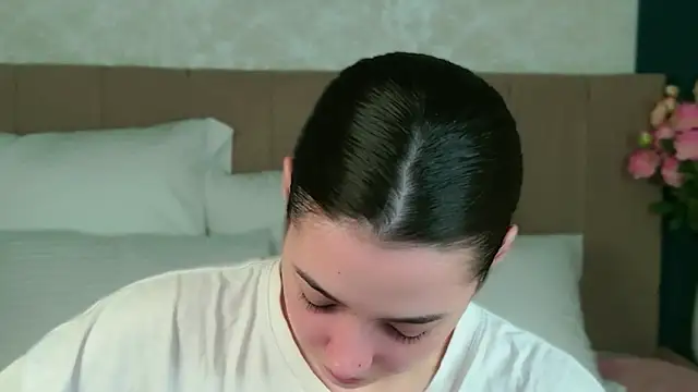 Alice Deleon online show from 4, 12, 2025