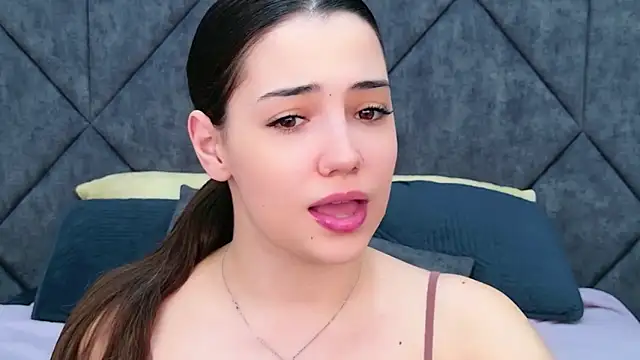 Alice Deleon online show from 22, 11, 2025