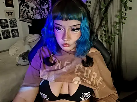 Snapshot of blue_katt chatting on 20, 10, 2025 blue katt online show from 20, 10, 2025