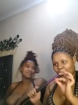 Snapshot of DivaCee chatting on 2, 11, 2025 DivaCee online show from 2, 11, 2025