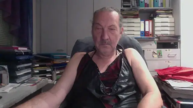 HMStraps01 online show from 18, 12, 2025