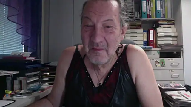 HMStraps01 online show from 2, 12, 2025