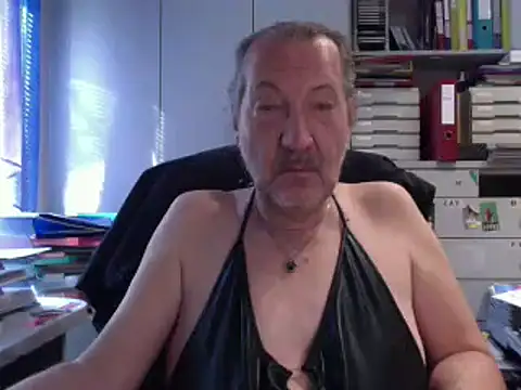 HMStraps01 online show from 9, 9, 2025