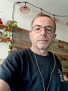 Snapshot of Xavspank2 chatting on 10, 9, 2025 Xavspank2 online show from 10, 9, 2025