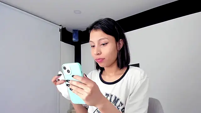 Snapshot of sweet_Amy0 chatting on 17, 11, 2025 sweet Amy0 online show from 17, 11, 2025