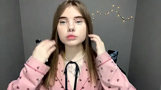 CarolinePepper online show from 22, 3, 2025