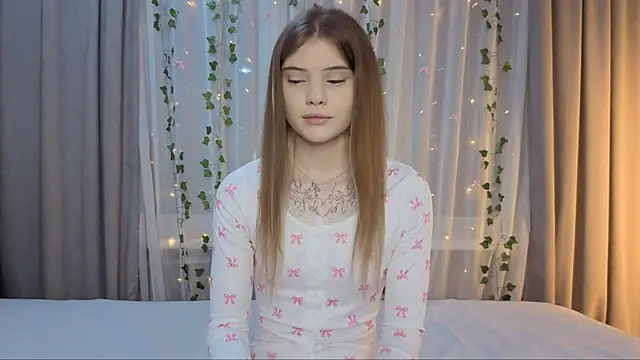 CarolinePepper online show from 4, 4, 2026