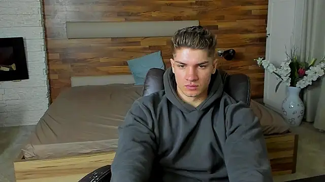 MaxKaiden online show from 30, 3, 2026