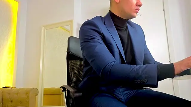 MaxKaiden online show from 19, 4, 2026