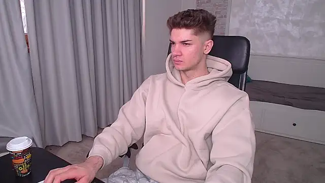 MaxKaiden online show from 5, 4, 2026