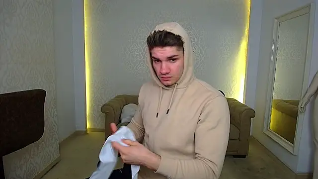 MaxKaiden online show from 4, 2, 2026