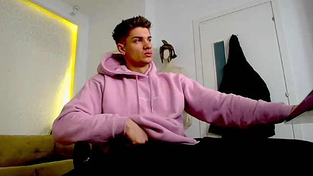 MaxKaiden online show from 10, 4, 2026