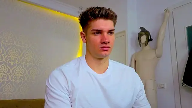 MaxKaiden online show from 22, 4, 2026