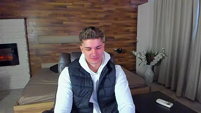 MaxKaiden online show from 13, 3, 2026