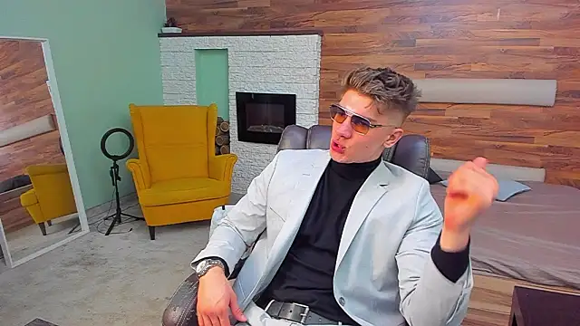 MaxKaiden online show from 7, 3, 2026