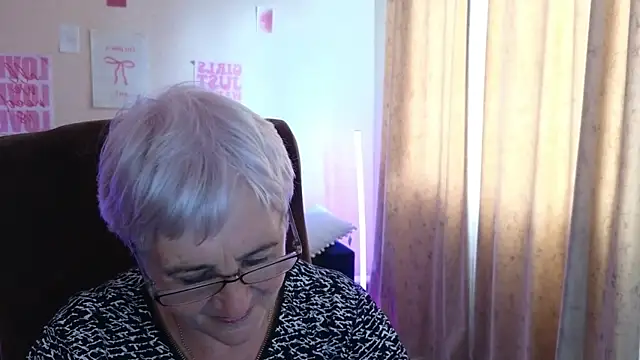 Snapshot of Sandra_Snowflake chatting on 10, 6, 2026 Sandra Snowflake online show from 10, 6, 2026