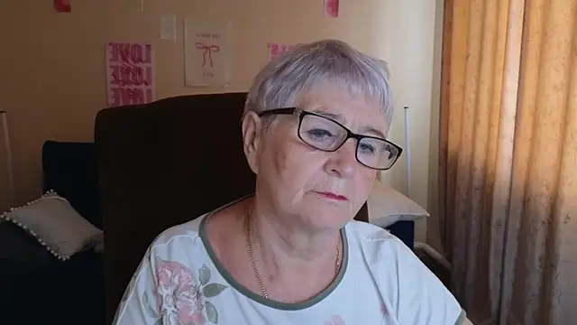 Snapshot of Sandra_Snowflake chatting on 26, 5, 2026 Sandra Snowflake online show from 26, 5, 2026