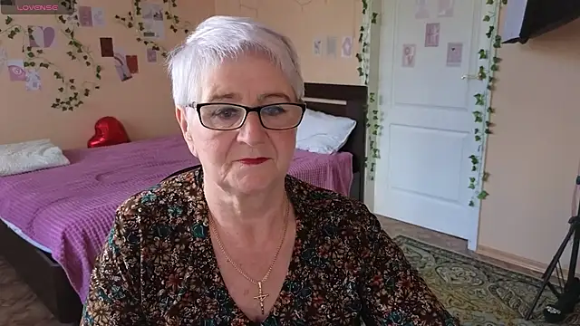 Snapshot of Sandra_Snowflake chatting on 3, 6, 2026 Sandra Snowflake online show from 3, 6, 2026