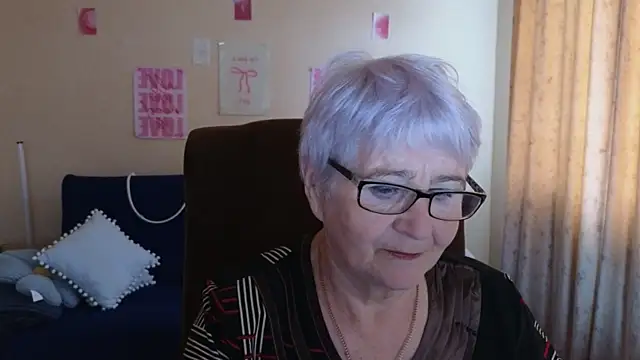 Snapshot of Sandra_Snowflake chatting on 15, 5, 2026 Sandra Snowflake online show from 15, 5, 2026