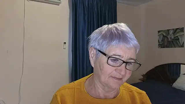 Sandra Snowflake online show from 9, 11, 2025