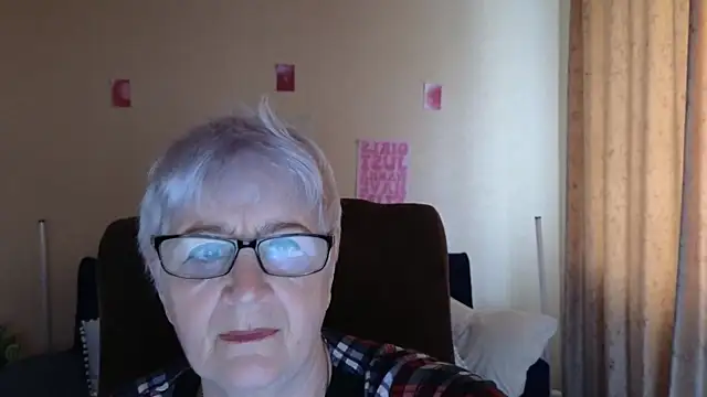 Snapshot of Sandra_Snowflake chatting on 13, 5, 2026 Sandra Snowflake online show from 13, 5, 2026