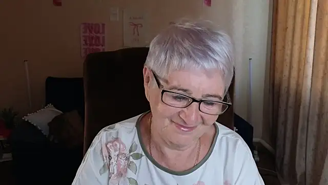Snapshot of Sandra_Snowflake chatting on 25, 5, 2026 Sandra Snowflake online show from 25, 5, 2026