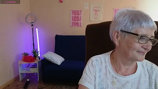 Snapshot of Sandra_Snowflake chatting on 11, 6, 2026 Sandra Snowflake online show from 11, 6, 2026