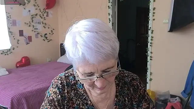 Snapshot of Sandra_Snowflake chatting on 5, 6, 2026 Sandra Snowflake online show from 5, 6, 2026
