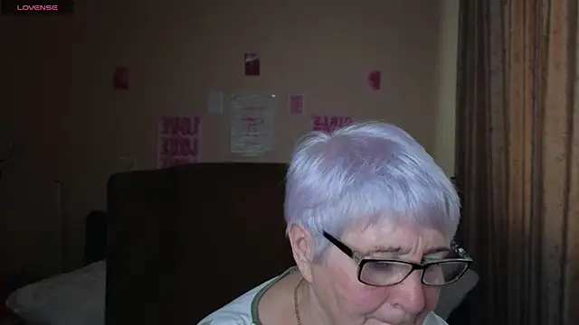 Snapshot of Sandra_Snowflake chatting on 7, 5, 2026 Sandra Snowflake online show from 7, 5, 2026