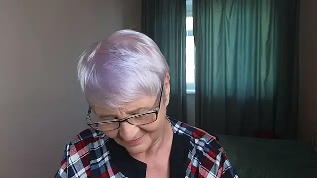 Sandra Snowflake online show from 9, 10, 2025