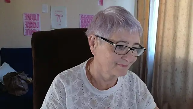 Snapshot of Sandra_Snowflake chatting on 22, 5, 2026 Sandra Snowflake online show from 22, 5, 2026