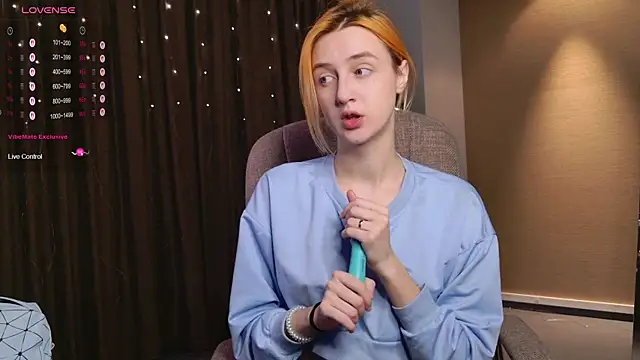 Snapshot of aishiro chatting on 17, 12, 2025 aishiro online show from 17, 12, 2025