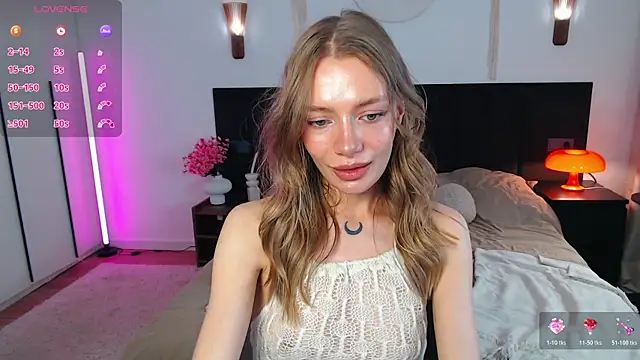 LunaticaBae online show from 10, 5, 2026