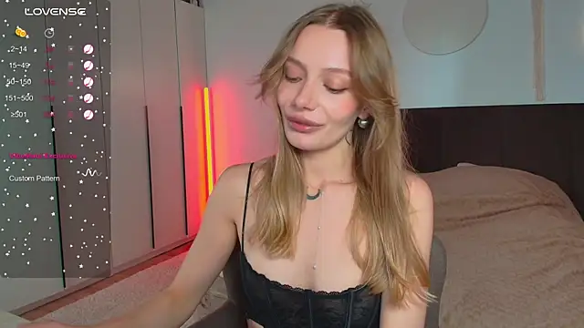 LunaticaBae online show from 14, 10, 2025