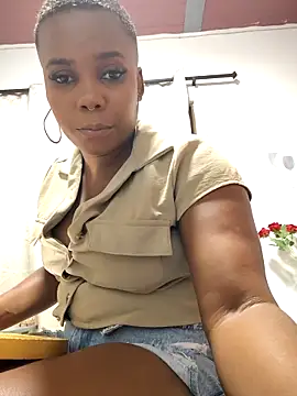 Snapshot of DashaSousaa chatting on 21, 10, 2025 DashaSousaa online show from 21, 10, 2025