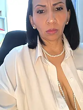 Mrsvictoriaaa online show from 4, 7, 2026