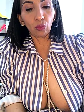 Mrsvictoriaaa online show from 22, 4, 2026