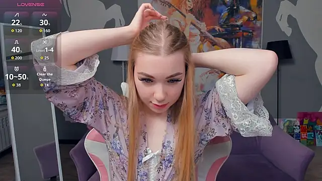 Snapshot of FloraBonde chatting on 7, 11, 2025 FloraBonde online show from 7, 11, 2025