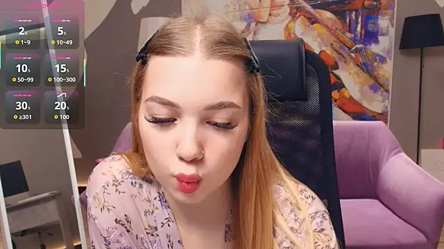 Snapshot of FloraBonde chatting on 28, 11, 2025 FloraBonde online show from 28, 11, 2025