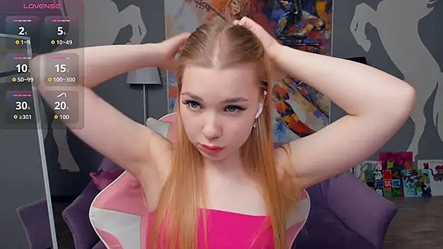 Snapshot of FloraBonde chatting on 5, 11, 2025 FloraBonde online show from 5, 11, 2025