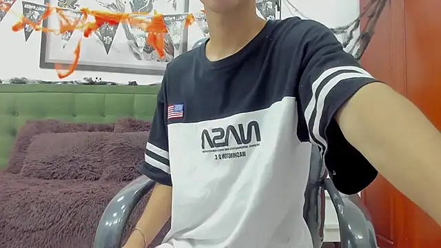 Snapshot of Johann_sex chatting on 2, 11, 2025 Johann sex online show from 2, 11, 2025