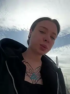 AlishaPrettyBlade online show from 8, 4, 2026