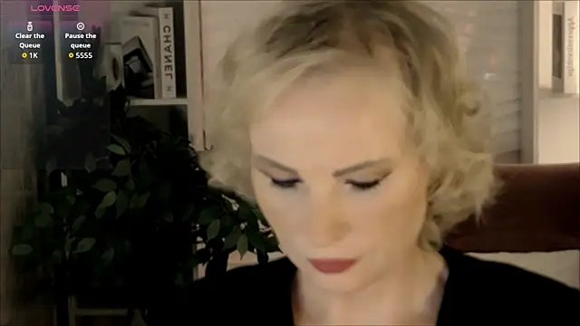 Sandra Kind online show from 23, 10, 2025