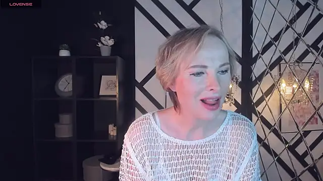 Snapshot of Sandra_Kind chatting on 9, 3, 2025 Sandra Kind online show from 9, 3, 2025