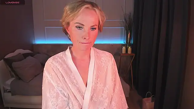 Snapshot of Sandra_Kind chatting on 2, 3, 2025 Sandra Kind online show from 2, 3, 2025